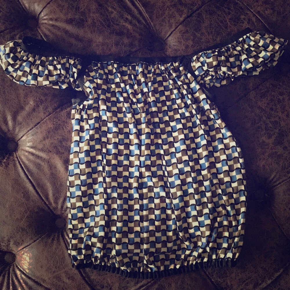Elastic off the shoulder top